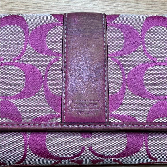 Coach Signature Y2K C Hot Pink Wallet - Picture 9 of 9